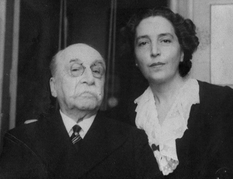 Margot junto a su padre, Máximo Portela